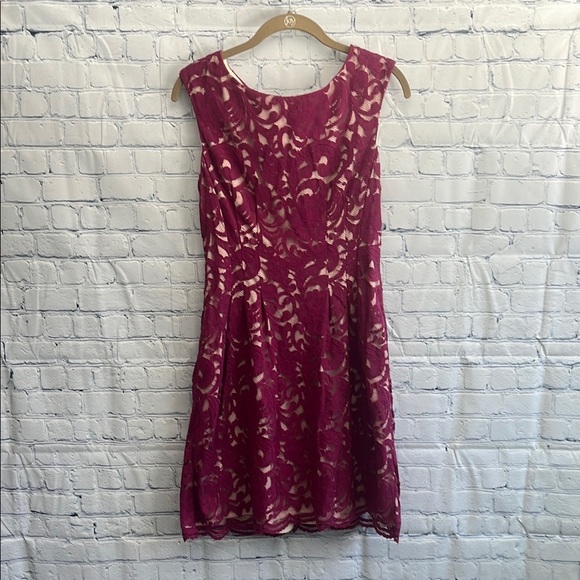 Vince‎ Camuto Elegant Purple Lace Dress Woman’s Size 8 - Picture 1 of 3